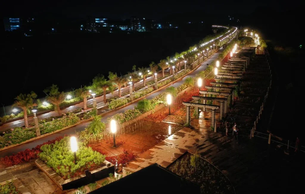 badrakali bund night view